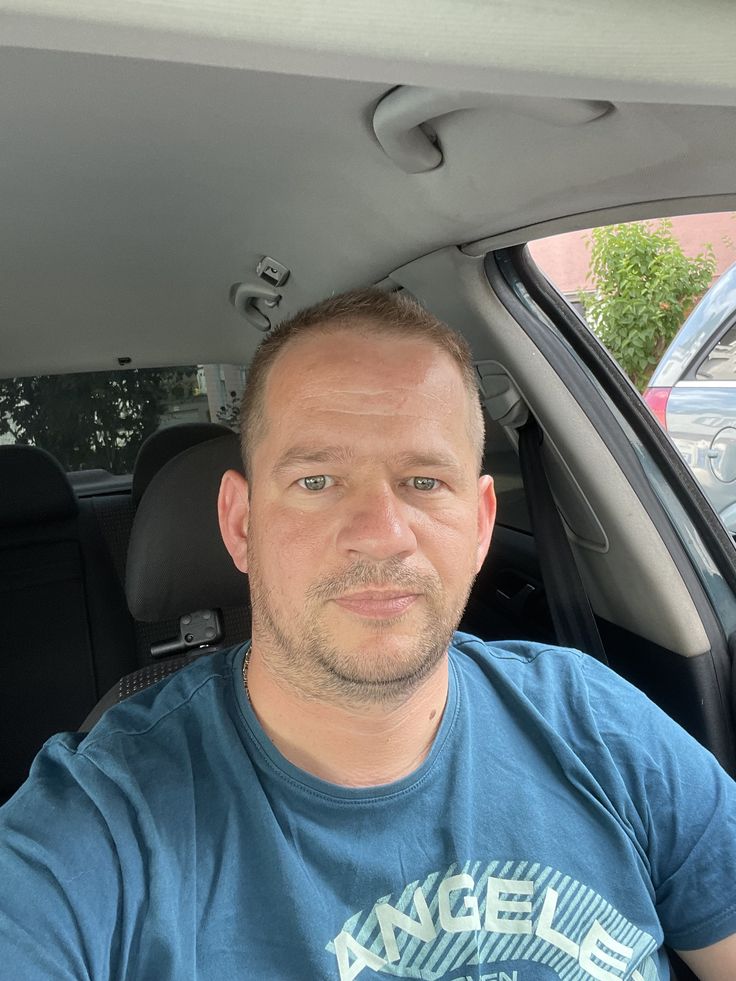 Illustrative avatar — not a verified donor photo